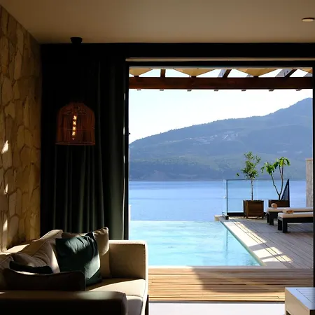 Lures Hotel