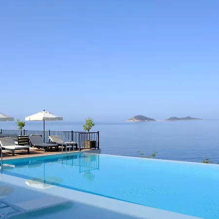 Lures Hotel *