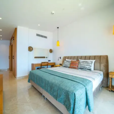 Lures Hotel